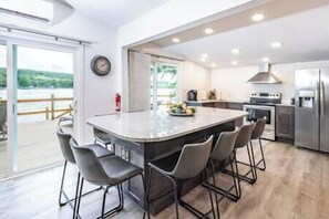 Mikrowelle, Ofen, Herdplatte, Geschirrspüler