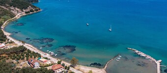 Apartment 'Poseidon Garden View' with Balcony, Wi-Fi and Air Conditioning