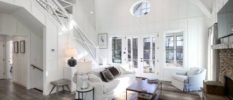 Télévision, cheminée