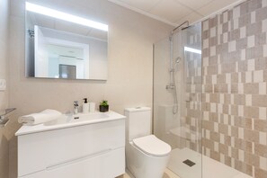 Shower, hair dryer, towels -  Welcome to Costa Narejos 3 – Your Relaxing Beachside Escape in Los Alcázares (Los Alcazares)