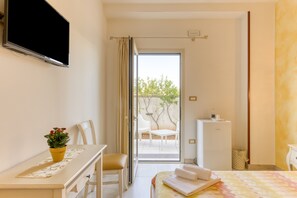 Interior - Bed and Breakfast 'Tallyho Calendula' with Shared Terrace, Wi-Fi and Air Conditioning (Salve)