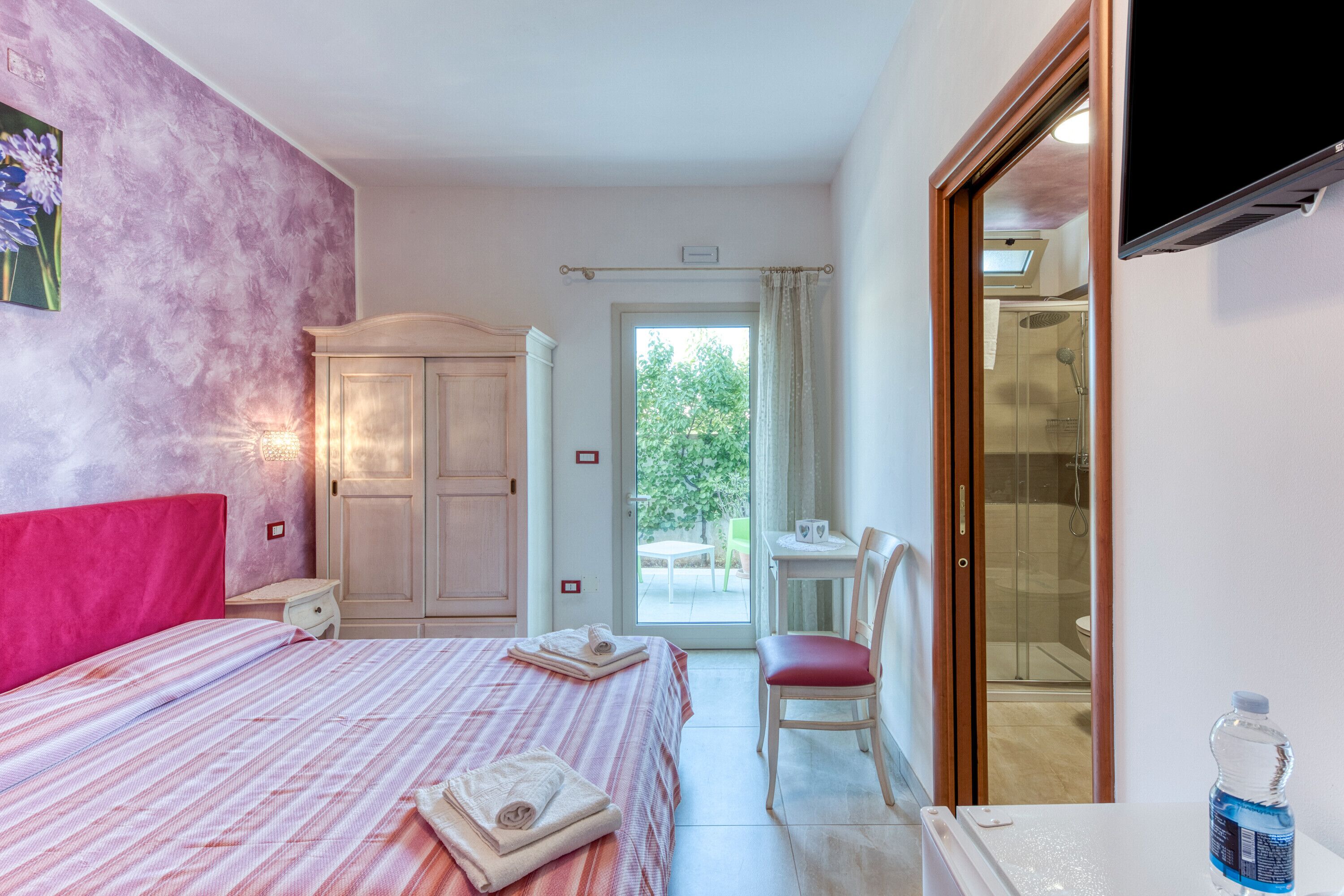 1 室のベッドルーム、WiFi (無料)、ベッドシーツ