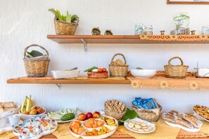 Dining - Bed and Breakfast 'Tallyho Melograno' with Shared Terrace, Wi-Fi and Air Conditioning (Salve)