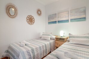 3 chambres, fer et planche à repasser, Wi-Fi gratuit, draps fournis