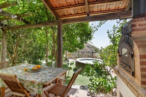 Outdoor dining - Vacation 'Casa Fuente Hervera' with Mountain View, Wi-Fi and Air Conditioning (Vega de San Mateo)