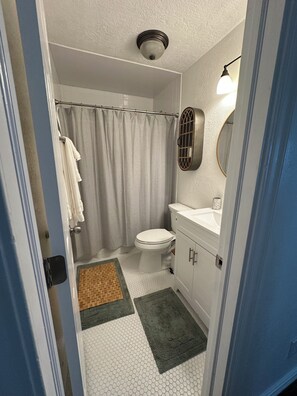 タオル、石鹸、トイレットペーパー