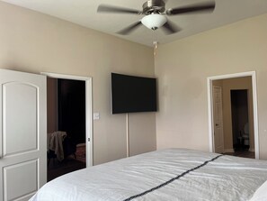 3 bedrooms, iron/ironing board, WiFi, bed sheets