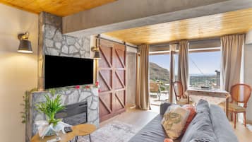 TV, caminetto