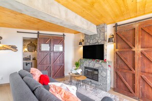 Télévision, cheminée