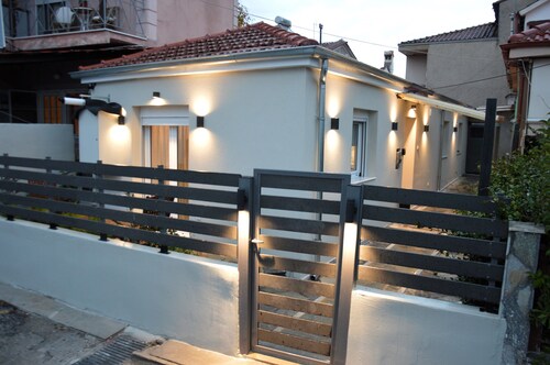 Charming 2-bedroom house in fantastic Trikala with AC, WiFi