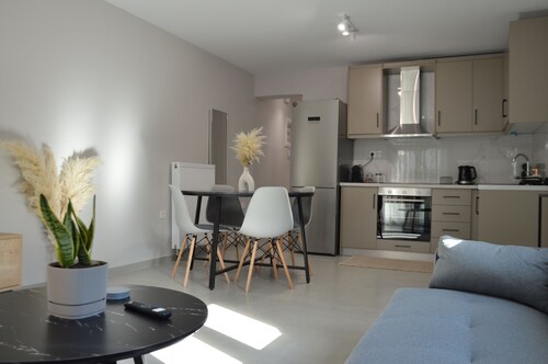 Charming 2-bedroom house in fantastic Trikala with AC, WiFi