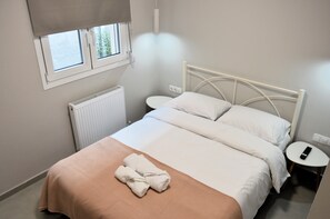 2 bedrooms, iron/ironing board, WiFi