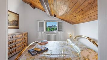 2 makuuhuonetta, silitysrauta/-lauta, ilmainen Wi-Fi, vuodevaatteet