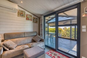 Télévision, table de tennis de table