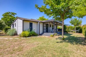 Exterior - Chalet 'Pomérols' with Shared Pool, Private Terrace and Air Conditioning (Pomérols)