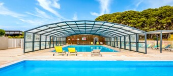 Chalet 'Pomérols' with Shared Pool, Private Terrace and Air Conditioning