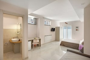 1 habitación, tabla de planchar con plancha, wifi gratis y ropa de cama 