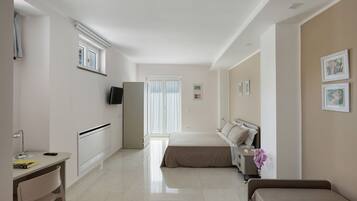 1 chambre, fer et planche à repasser, Wi-Fi gratuit, draps fournis
