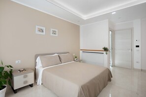 1 slaapkamer, een strijkplank/strijkijzer, gratis wifi, beddengoed