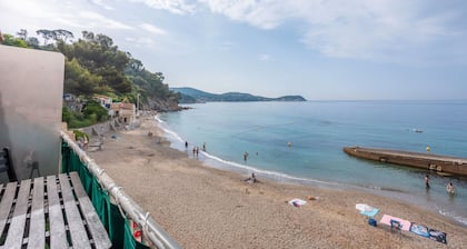 Apartment 'Porte Rouge 3' with Sea View