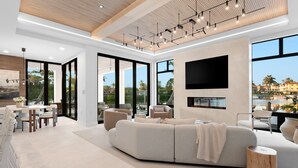 Unclassified image, 3 of 50, button - NEW LUX WATERFRONT HOME- Walk to 5th Ave (Naples)