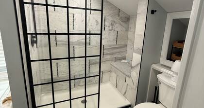 Charming apartment in fabulous Westerly with AC, WiFi