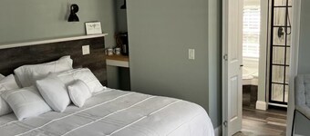 Charming apartment in fabulous Westerly with AC, WiFi