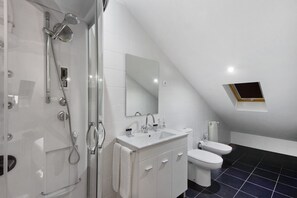 淋浴設備、提供毛巾