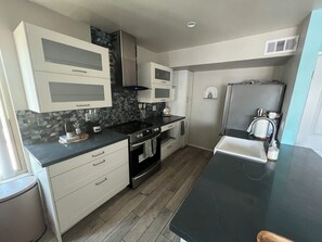 Microonde, forno, piano cottura, lavastoviglie