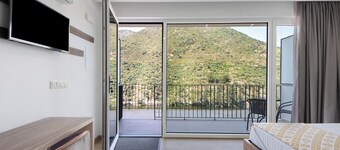 Property In A Holiday Village 'Quinta Da Pedra Caldeira B' with Mountain View and Air Conditioning