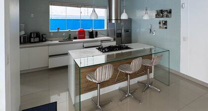 Spacious Residence with Pool in Praia do Mar Casado / Pernambuco Guarujá