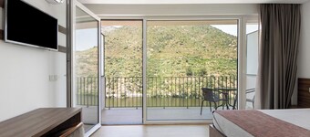 Property In A Holiday Village 'Quinta Da Pedra Caldeira G' with Mountain View and Air Conditioning