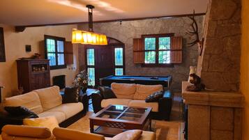 Télévision, cheminée