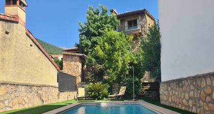 Chalet 'Tu Capricho' with Mountain View, Wi-Fi and Air Conditioning