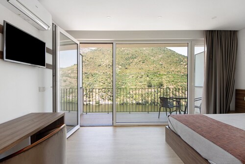 Property In A Holiday Village 'Quinta Da Pedra Caldeira H' with Mountain View and Air Conditioning