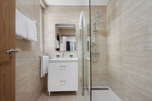 Douche, serviettes fournies