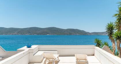 Apartment 'Afroditi' with Sea View, Wi-Fi and Air Conditioning