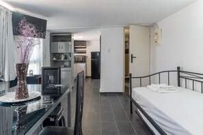 1 室のベッドルーム、WiFi (無料)、ベッドシーツ