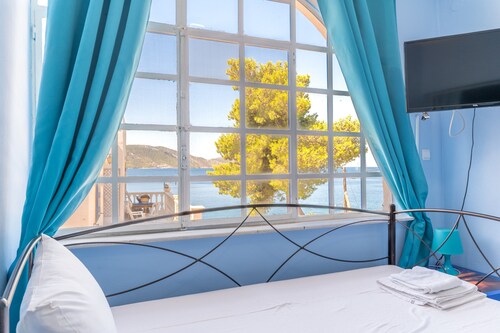 Apartment 'Posidonas' with Sea View, Wi-Fi and Air Conditioning