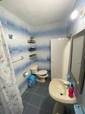 Handtücher, Seife, Toilettenpapier