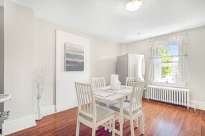 Dining - Your home away from home in Thorold, ON - Niagara Falls (Thorold)