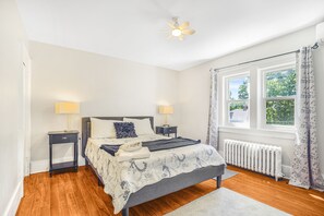 4 bedrooms, iron/ironing board, travel crib, free WiFi - Your home away from home in Thorold, ON - Niagara Falls (Thorold)