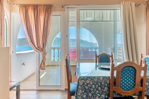 Dining - Apartment 'Ifestos' with Sea View, Wi-Fi and Air Conditioning (Salamina)