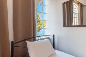 1 bedroom, free WiFi, bed sheets