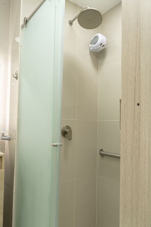 Dusche, Handtücher, Seife, Toilettenpapier