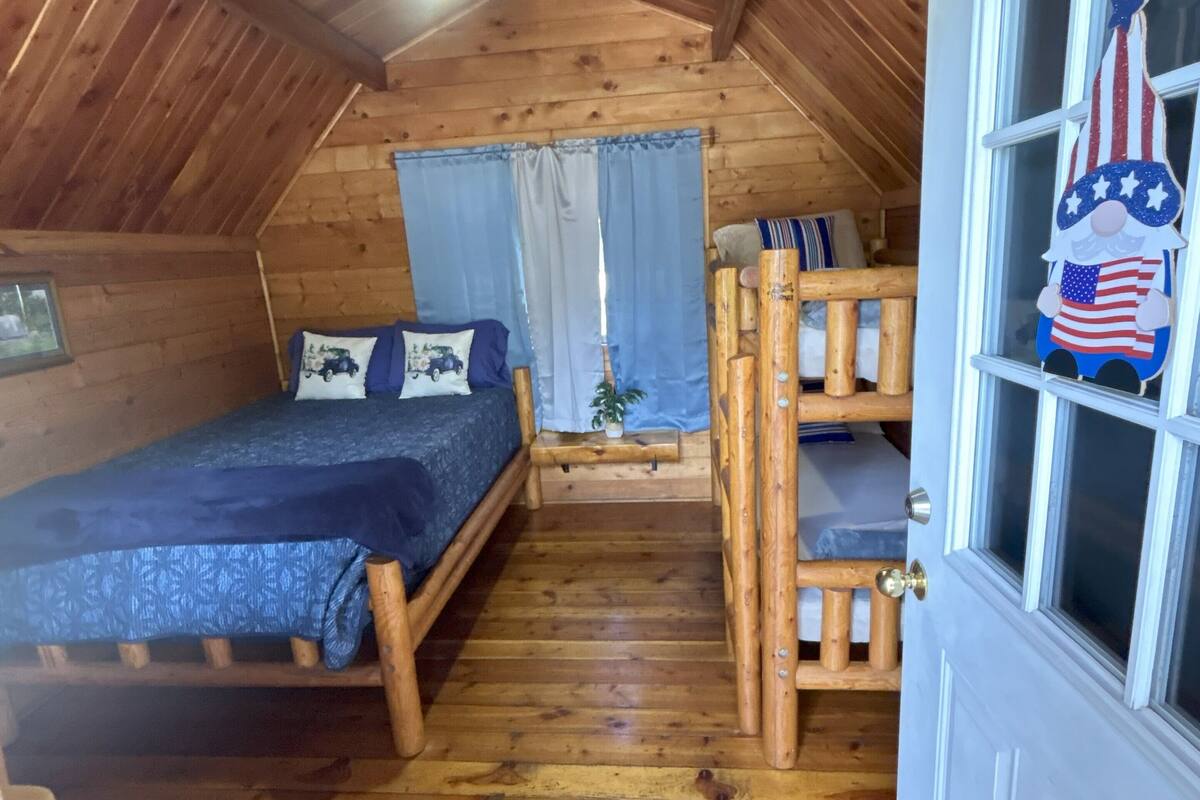 Basic Cabin, Multiple Beds, Air conditioning, Corner | Individually decorated, individually furnished, laptop workspace