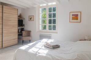 2 chambres, fer et planche à repasser