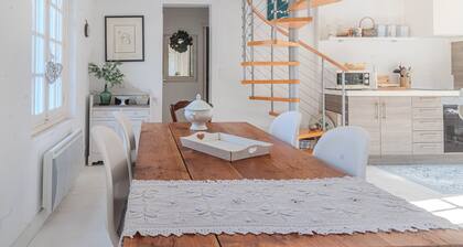 Casa de vacaciones 'Au Bord De La Charente' con terraza privada y jardín privado