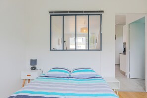 1 bedroom, bed sheets