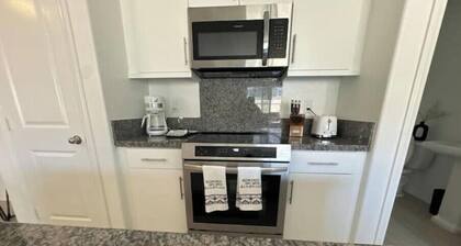 Modern W/D 3BR Near Everything